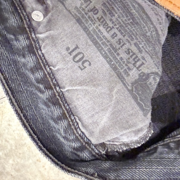 Levi's Women's Straight Jeans in Dark Charcoal - Picture 3 of 5